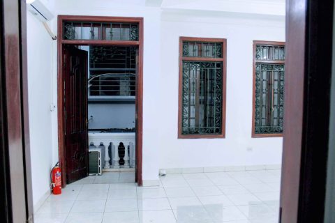 Cho thuê văn phòng 90m2 Phố Trần Quốc Hoàn, Quận Cầu Giấy, Giá 6.3 triệu/tháng.